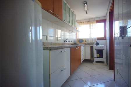 Cozinha de apartamento para alugar com 3 quartos, 94m² em Passo D’areia, Porto Alegre