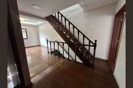 Casa para alugar com 3 quartos, 190m² em Jardim Silveira, Barueri