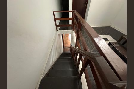 Escada de casa para alugar com 3 quartos, 190m² em Jardim Silveira, Barueri