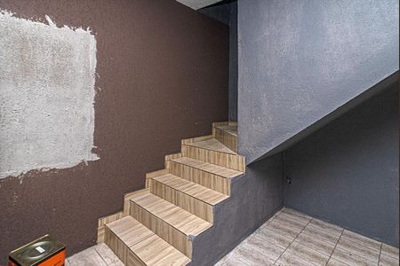 acesso para os pisos_1 de casa para alugar com 2 quartos, 60m² em Jardim Patente Novo, São Paulo