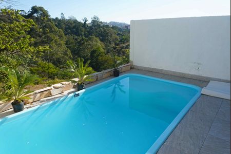 Casa de condomínio à venda com 280m², 4 quartos e 3 vagas Casa de condomínio à venda com 280m², 4 quartos e 3 vagasPiscina