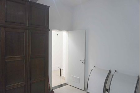 Casa de condomínio à venda com 280m², 4 quartos e 3 vagas Casa de condomínio à venda com 280m², 4 quartos e 3 vagasQuarto 2