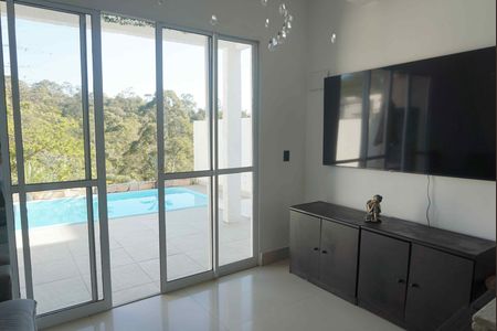 Casa de condomínio à venda com 280m², 4 quartos e 3 vagas Casa de condomínio à venda com 280m², 4 quartos e 3 vagasSala de TV