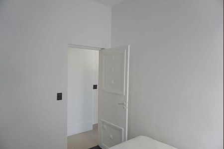 Casa de condomínio à venda com 280m², 4 quartos e 3 vagas Casa de condomínio à venda com 280m², 4 quartos e 3 vagasQuarto 1