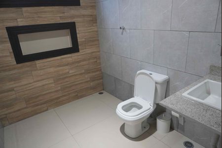 Casa de condomínio à venda com 280m², 4 quartos e 3 vagas Casa de condomínio à venda com 280m², 4 quartos e 3 vagasBanheiro