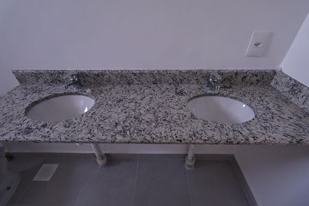Apartamento à venda com 133m², 3 quartos e 2 vagas Apartamento à venda com 133m², 3 quartos e 2 vagasBanheiro suíte 1