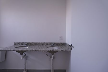 Apartamento à venda com 133m², 3 quartos e 2 vagas Apartamento à venda com 133m², 3 quartos e 2 vagasBanheiro suíte 1