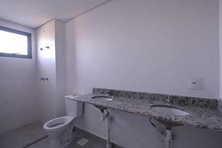 Apartamento à venda com 133m², 3 quartos e 2 vagas Apartamento à venda com 133m², 3 quartos e 2 vagasBanheiro suíte 1