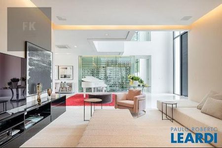 Casa de Condomínio à venda com 6 quartos, 1279m² em Alphaville Residencial Um, Barueri