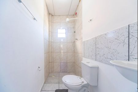 Banheiro de kitnet/studio para alugar com 1 quarto, 30m² em Recreio da Borda do Campo, Santo André