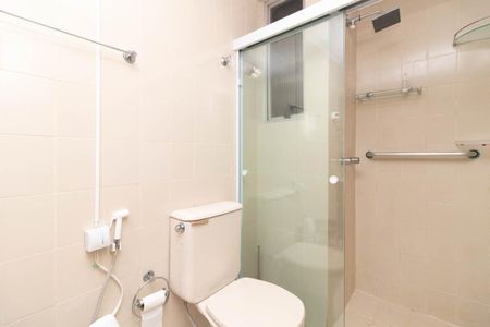 Banheiro do Quarto 2 de apartamento para alugar com 3 quartos, 80m² em Menino Deus, Porto Alegre