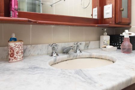 Banheiro do Quarto 2 de apartamento para alugar com 3 quartos, 80m² em Menino Deus, Porto Alegre