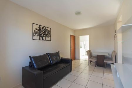 Sala de apartamento para alugar com 2 quartos, 70m² em Laranjal, São Gonçalo