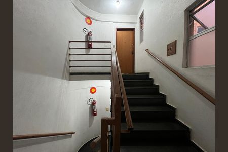 Escada de apartamento para alugar com 2 quartos, 60m² em Castelo, Belo Horizonte