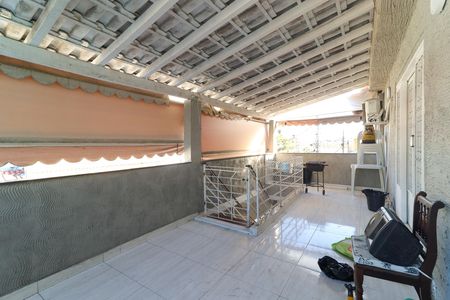 Varanda de casa para alugar com 3 quartos, 100m² em Realengo, Rio de Janeiro