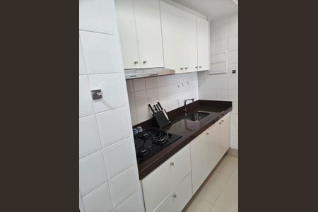 Cozinha de apartamento à venda com 2 quartos, 70m² em Jardim São Vicente, Campinas