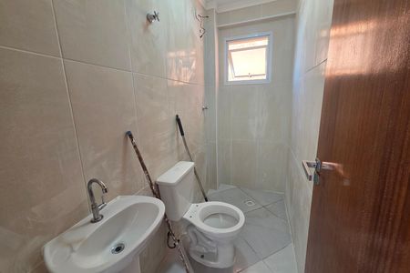 Banheiro de apartamento para alugar com 2 quartos, 70m² em Cidade Ocian, Praia Grande