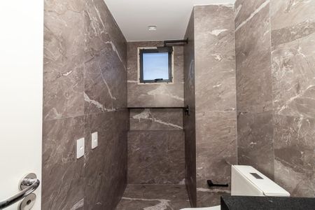 Banheiro da Suíte de apartamento para alugar com 1 quarto, 55m² em Vila Anastácio, São Paulo