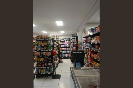 Mercado de apartamento para alugar com 2 quartos, 72m² em Jardim Maria Rosa, Taboão da Serra