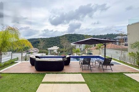 Casa à venda com 390m², 4 quartos e 4 vagas