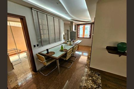 Casa à venda com 3 quartos, 240m² em Cabral, Contagem