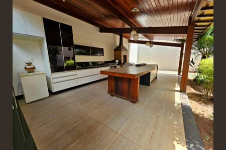 Casa à venda com 3 quartos, 240m² em Cabral, Contagem
