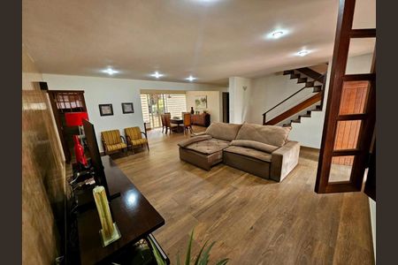 Casa à venda com 3 quartos, 240m² em Cabral, Contagem