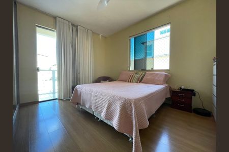 Casa à venda com 3 quartos, 240m² em Cabral, Contagem
