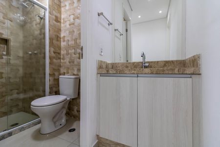 Banheiro de apartamento à venda com 2 quartos, 47m² em Vila Itapegica, Guarulhos