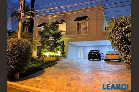 Casa à venda com 530m², 4 quartos e 6 vagas