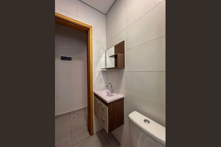 Banheiro de casa de condomínio para alugar com 1 quarto, 20m² em São João Climaco, São Paulo