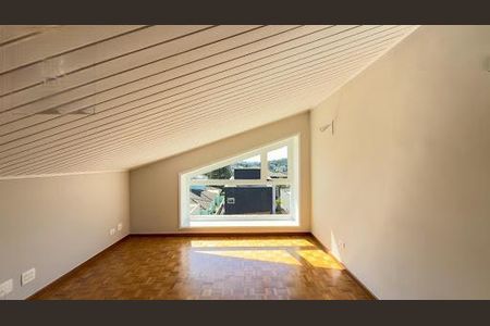 Casa à venda com 4 quartos, 334m² em Residencial Morada dos Lagos, Barueri