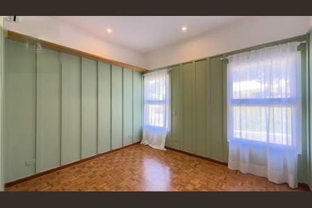 Casa à venda com 4 quartos, 334m² em Residencial Morada dos Lagos, Barueri