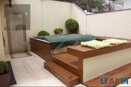 Casa à venda com 4 quartos, 330m² em Alphaville, Santana de Parnaíba