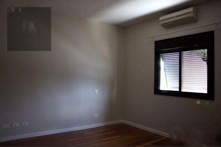 Casa à venda com 4 quartos, 330m² em Alphaville, Santana de Parnaíba