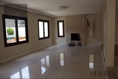 Casa à venda com 4 quartos, 330m² em Alphaville, Santana de Parnaíba