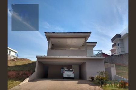 Casa à venda com 5 quartos, 245m² em Suru, Barueri