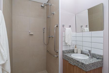 Banheiro de kitnet/studio para alugar com 1 quarto, 46m² em Consolação, São Paulo