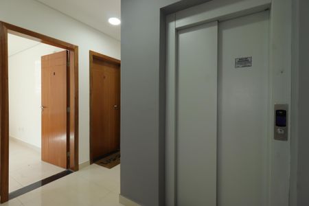 Apartamento para alugar com 68m², 2 quartos e 1 vagaElevador