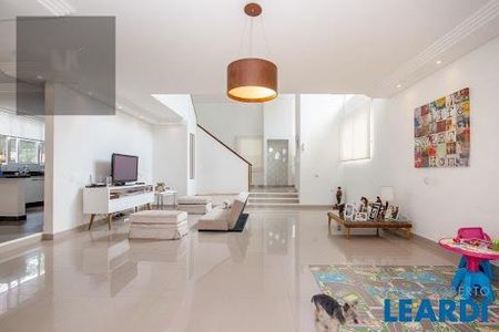 Casa à venda com 4 quartos, 623m² em Alphaville Residencial Um, Barueri