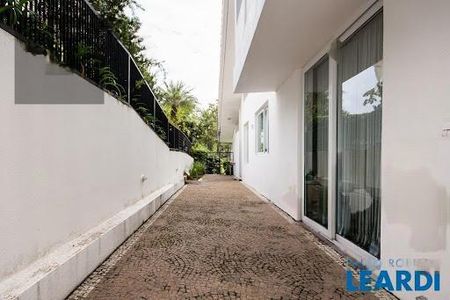 Casa à venda com 4 quartos, 623m² em Alphaville Residencial Um, Barueri