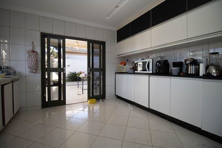 Cozinha de casa de condomínio para alugar com 5 quartos, 460m² em Condomínio Solar de Brasília, Brasília