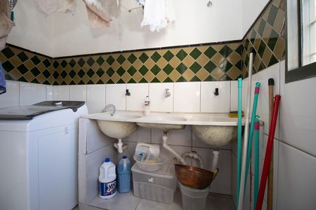 Área de Serviço de casa de condomínio para alugar com 5 quartos, 460m² em Condomínio Solar de Brasília, Brasília