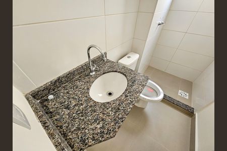 Banheiro social  de apartamento à venda com 2 quartos, 44m² em Lomba do Pinheiro, Porto Alegre