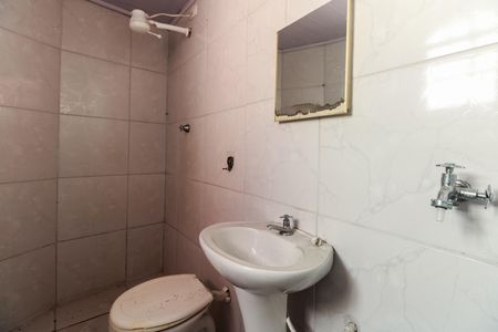 Banheiro e Área de Serviço  de casa para alugar com 1 quarto, 70m² em Parque São Jorge, São Paulo