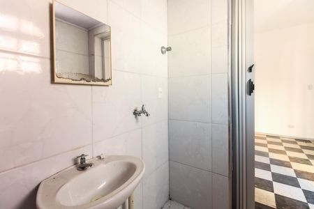 Banheiro e Área de Serviço  de casa para alugar com 1 quarto, 70m² em Parque São Jorge, São Paulo