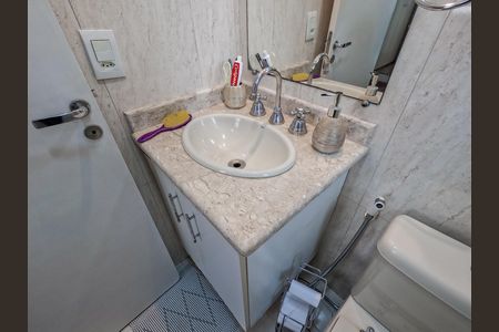 Apartamento à venda com 3 quartos, 64m² em Parque Maria Domitila, São Paulo