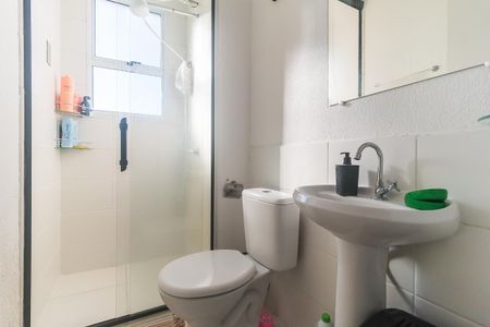 Banheiro de apartamento para alugar com 2 quartos, 48m² em Vila Monteiro, Poá