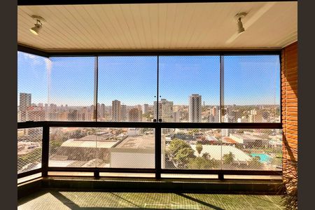 Apartamento à venda com 140m², 3 quartos e 2 vagas Apartamento à venda com 140m², 3 quartos e 2 vagasVista da Sacada
