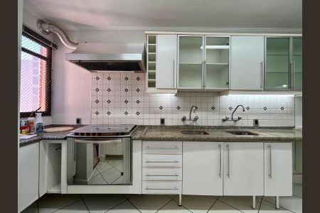 Apartamento à venda com 140m², 3 quartos e 2 vagas Apartamento à venda com 140m², 3 quartos e 2 vagasCozinha